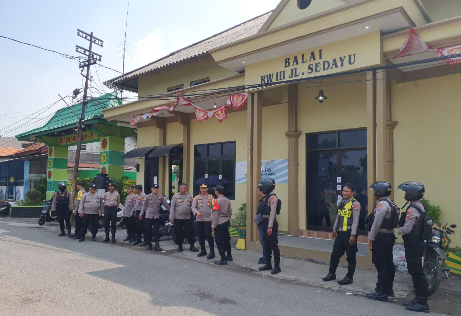 Polres Pelabuhan Tanjung Perak Pastikan Gudang Penyimpanan Logistik Pemilu Aman