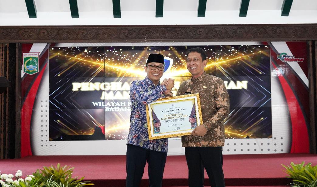 Bupati Bojonegoro Terima Penghargaan BKN RI atas Keberhasilan Penyelenggaraan Seleksi CASN 2024 Jatim