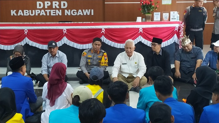 Tuntut Isu Nasional, Mahasiswa Ngawi Geruduk DPRD