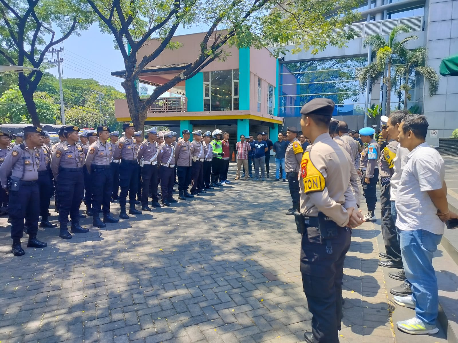 Polsek Gayungan Amankan Apel Konsolidasi PPK Pilkada Jawa Timur