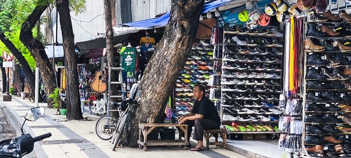 Lesu Penjualan, Pedagang Sepatu Praban Berharap Cemas
