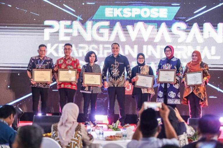 Pemkot Surabaya Raih Predikat Kearsipan Terbaik Se-Indonesia, Wali Kota Eri Targetkan Peningkatan di 2025