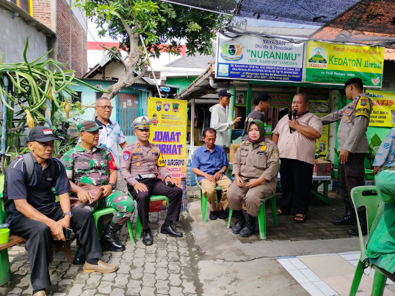 Polsek Wonocolo Gelar Jumat Curhat, Dengar Langsung Aspirasi Warga