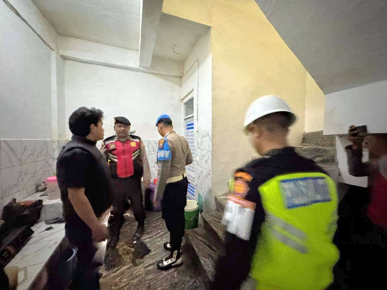 Polres Pasuruan Amankan Sajam dan Miras dalam Patroli Gabungan