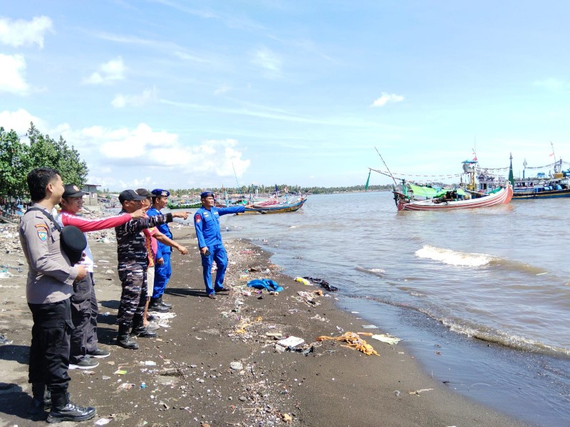 13 Nelayan Situbondo Selamat Dari Kapal Tenggelam Di Perairan Jangkar
