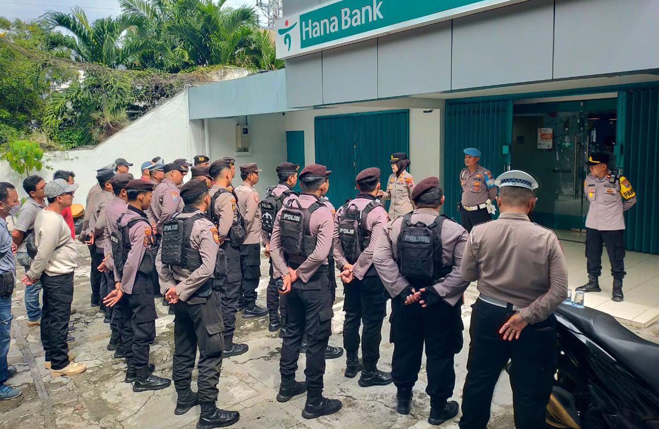 Siap Amankan Aksi Massa di Kertajaya Indah, Kapolsek Mulyorejo Tekankan Sikap Humanis dan Profesional
