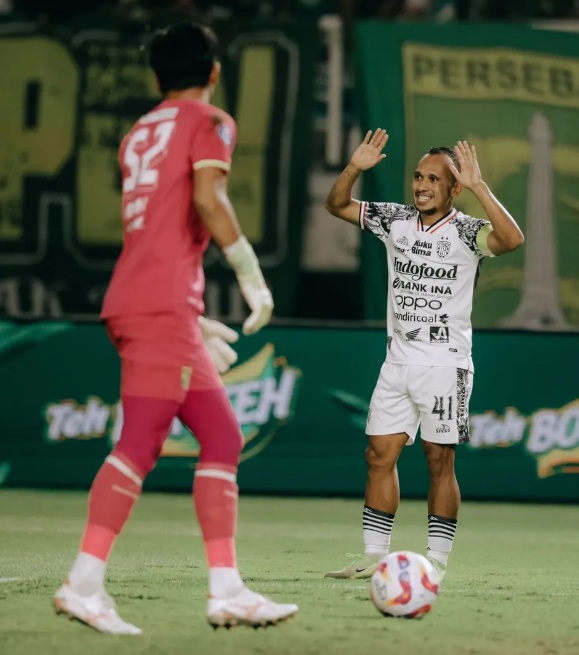 Main di GBT, Persebaya Tertinggal 2 Gol di Babak Pertama