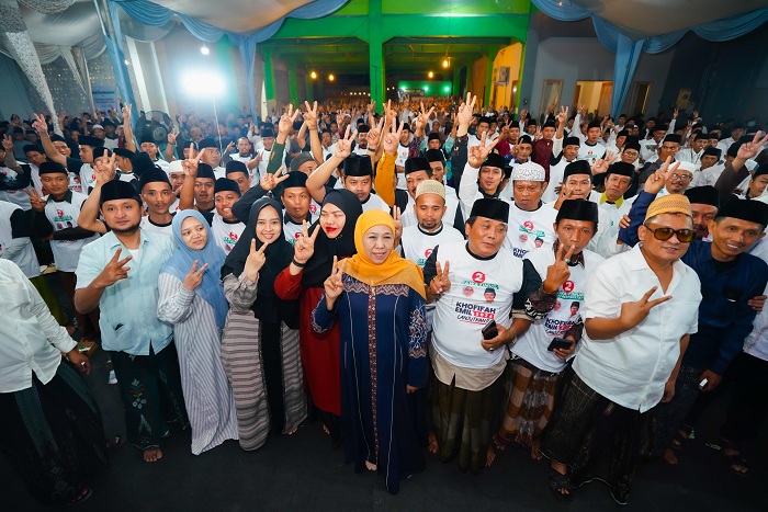 Bersama Keluarga Syaichona Cholil, Khofifah Hadiri Peluncuran Lagu Ngireng Haji Her Mile Khofifah