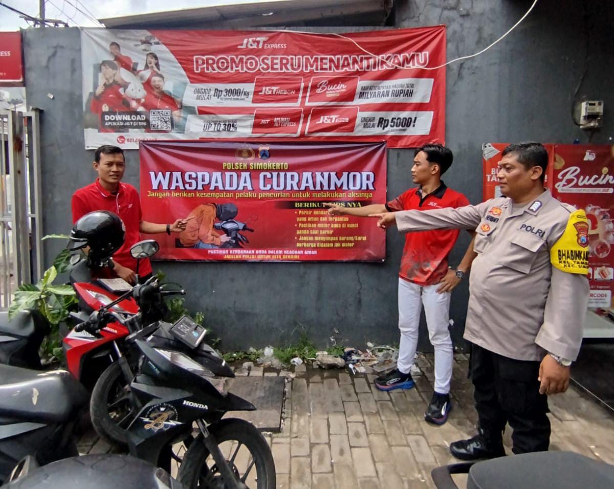 Sinergi Polsek Simokerto dan, J&T Express Pasang Spanduk Peringatan, Waspadai Curanmor di Tambak Segaran