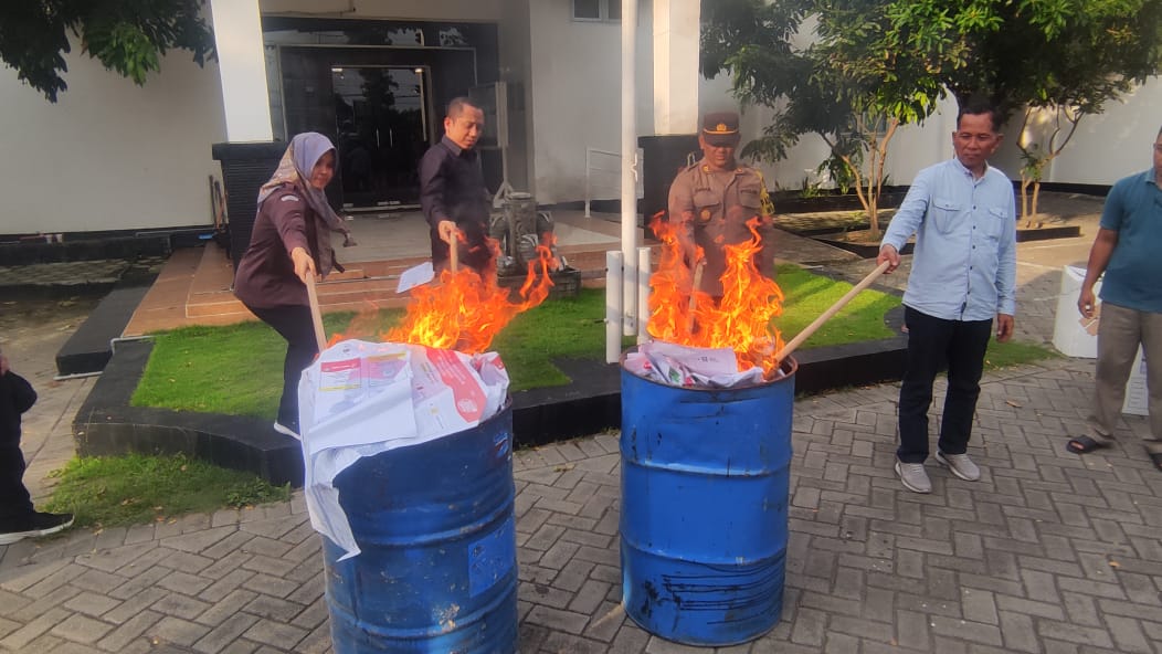 Ribuan Surat Suara Rusak Dimusnahkan KPU Jombang