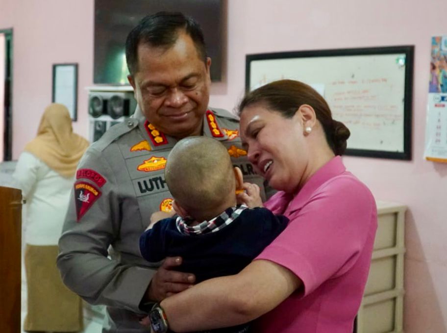 Hari Bhayangkara Ke-79, Kapolrestabes Surabaya Kunjungi Difabel, Lansia hingga Korban Bom Gereja