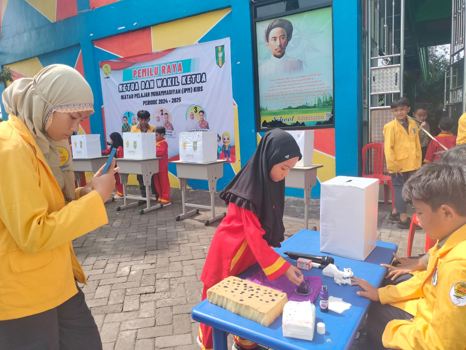 Belajar Sambil Bersenang-senang di Entrepreneur Day dan Pemilu Raya IPM Kids