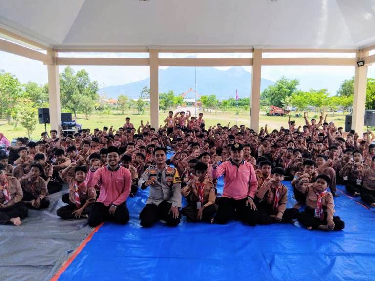 Polisi Edukasi Kamtibmas di Perkemahan Pramuka