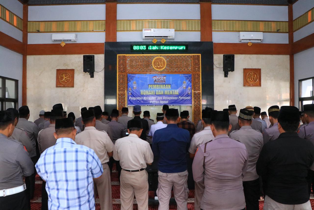 Polres Ngawi Gelar Sholat Ghaib untuk Korban Banjir Aceh, Sumatera dan Erupsi Gunung Semeru di Jawa Timur