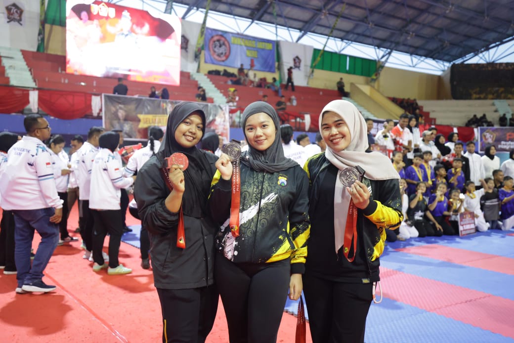 Polwan Sidoarjo Raih Juara 2 dan 3 Karate Piala Panglima TNI