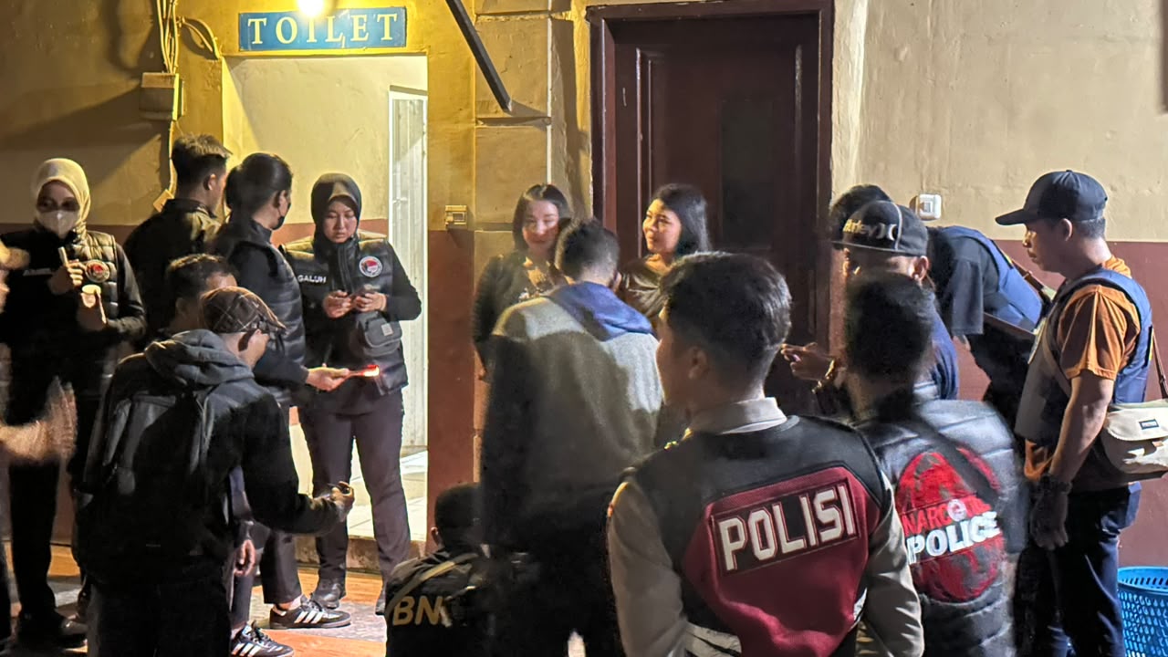 Polres Lumajang Razia Dua Kafe, Temukan Lima Klip Diduga Sabu