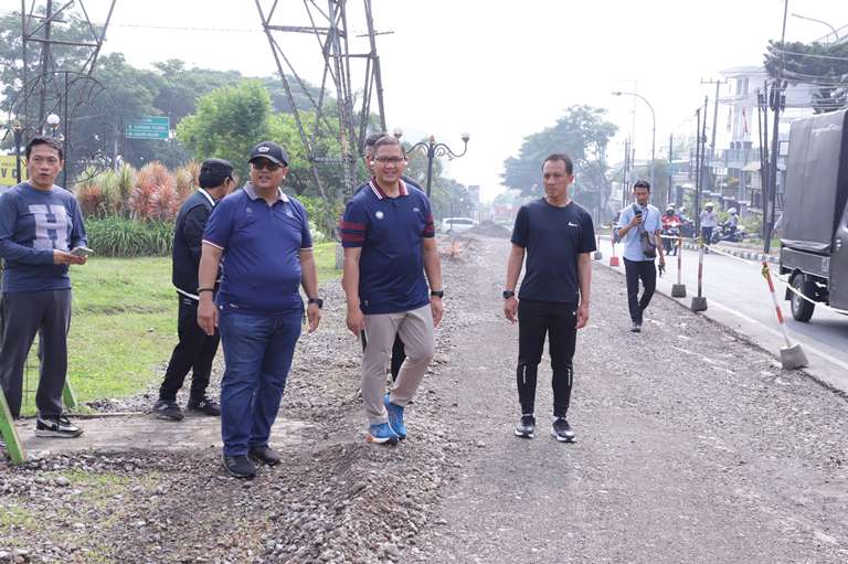 Pj Wali Kota Batu Dorong Percepatan Perbaikan Jalan Sultan Agung untuk Kenyamanan Pengguna Jalan