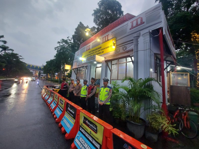 Polsek Mulyorejo Tempatkan 17 Personel Amankan Nataru di Pospam Galaxi Mall Surabaya
