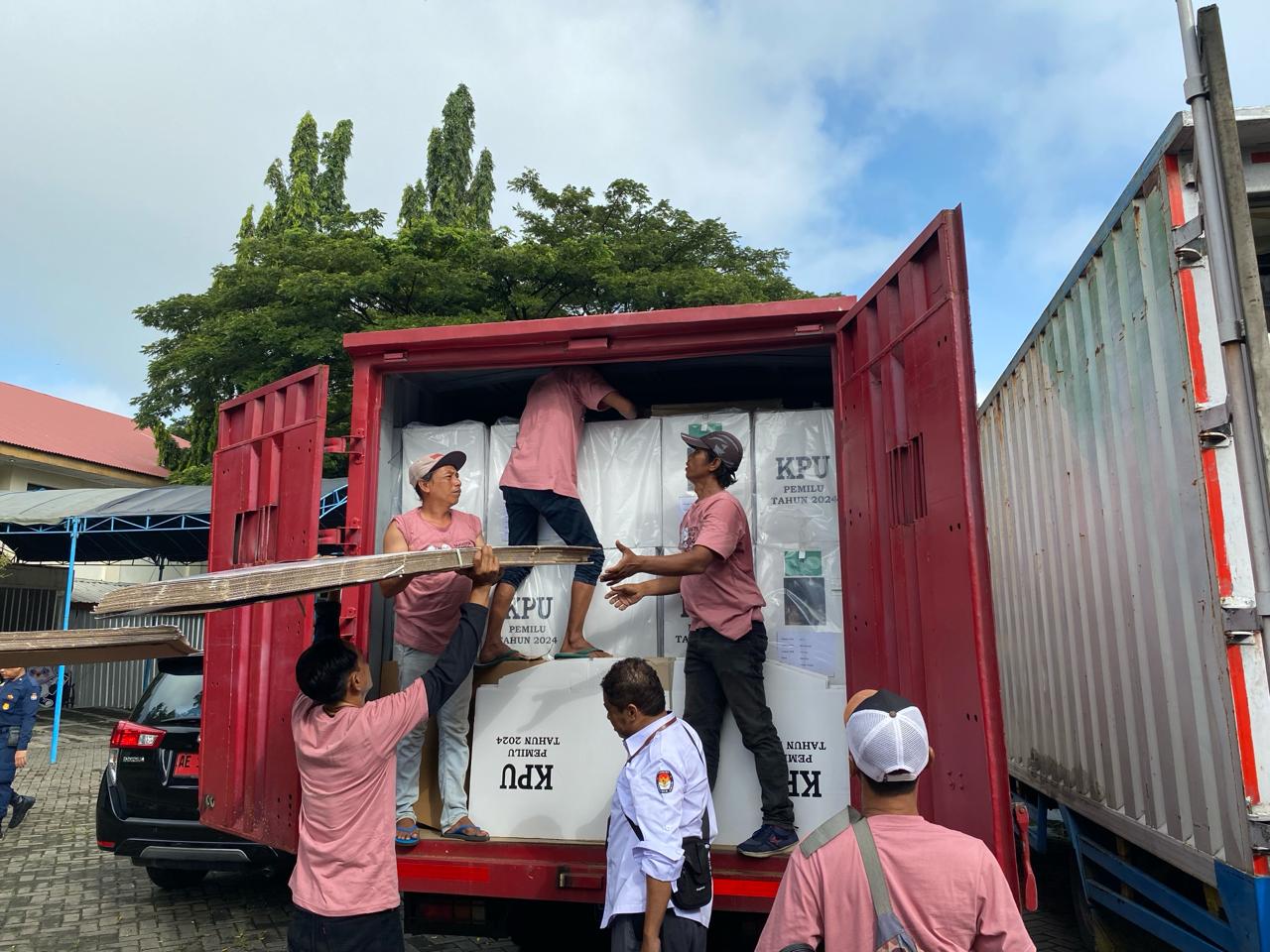 KPU Kota Madiun Mulai Distribusikan Logistik Pemilu