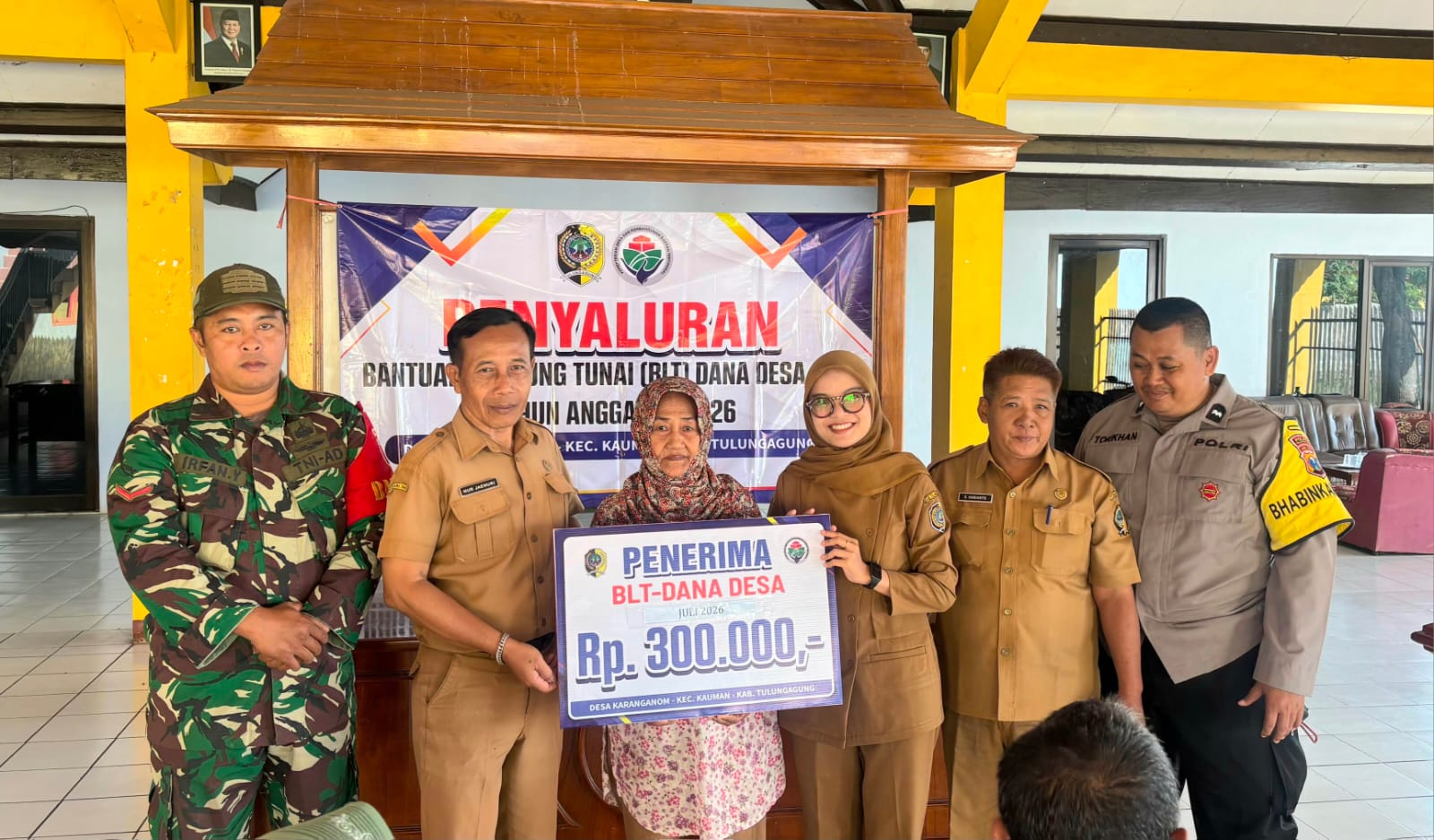 Pemdes Karanganom Salurkan Banpang dan BLT kepada Keluarga Penerima Manfaat