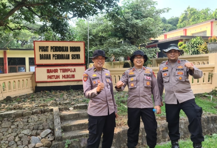Polsek Wiyung Polrestabes Surabaya Gelar Hiking dan Pelatihan Menembak