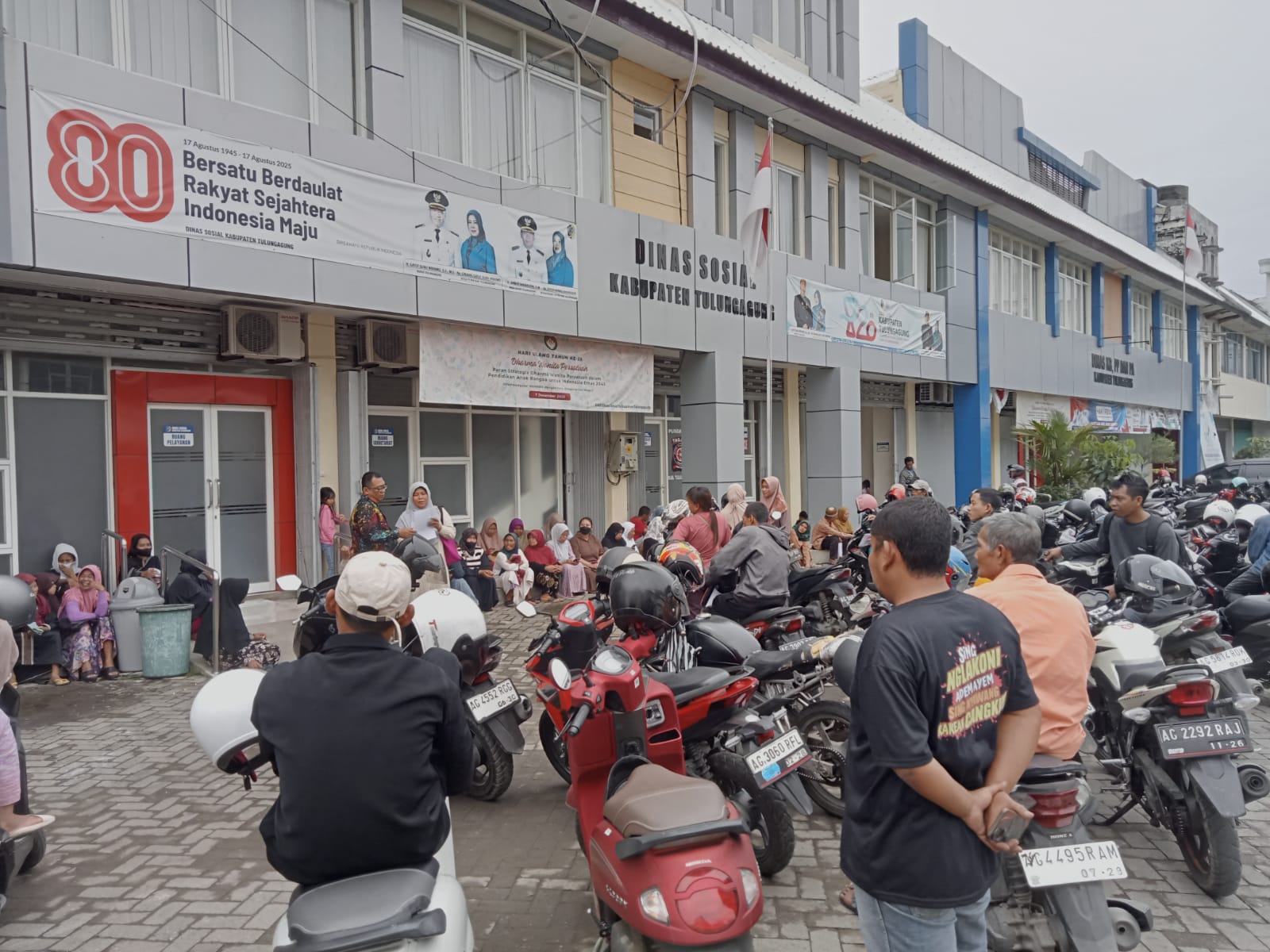 Masuk Daftar Gagal Cek Rekening, Ratusan Penerima Manfaat BPNT Datangi Dinsos Tulungagung