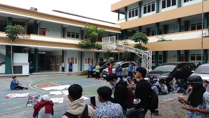Guru dan Ratusan Siswa SMA Muhammadiyah 3 Jember Demo Tolak Kepala Sekolah Lama Dilantik Lagi
