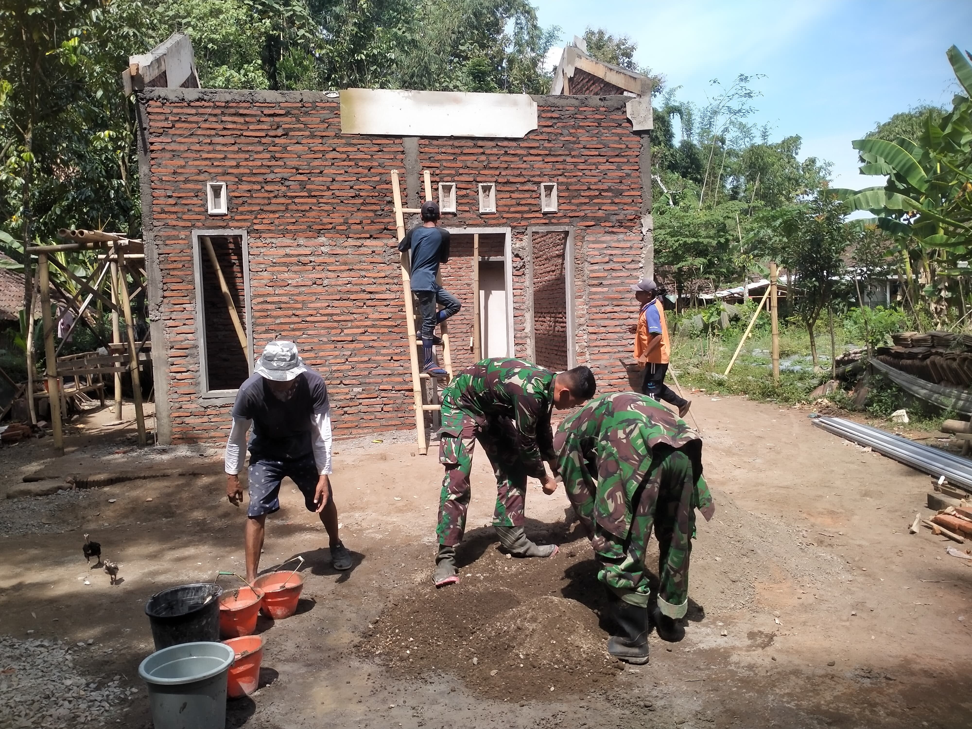 Senyum Bahagia Pudin: Satgas TMMD Ke-124 Wujudkan Impian Rumah Layak Huni di Plalangan