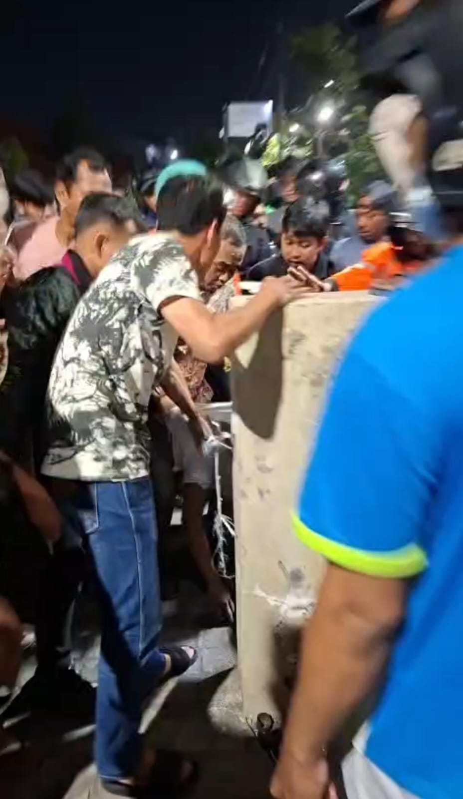 Jambret HP Penjual Soto di Pucang Arjo, 2 Pelaku Dimassa