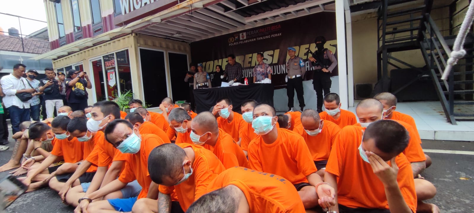 Satresnarkoba Polres Pelabuhan Tanjung Perak Ungkap 42 Tersangka Narkoba Selama Januari 2024