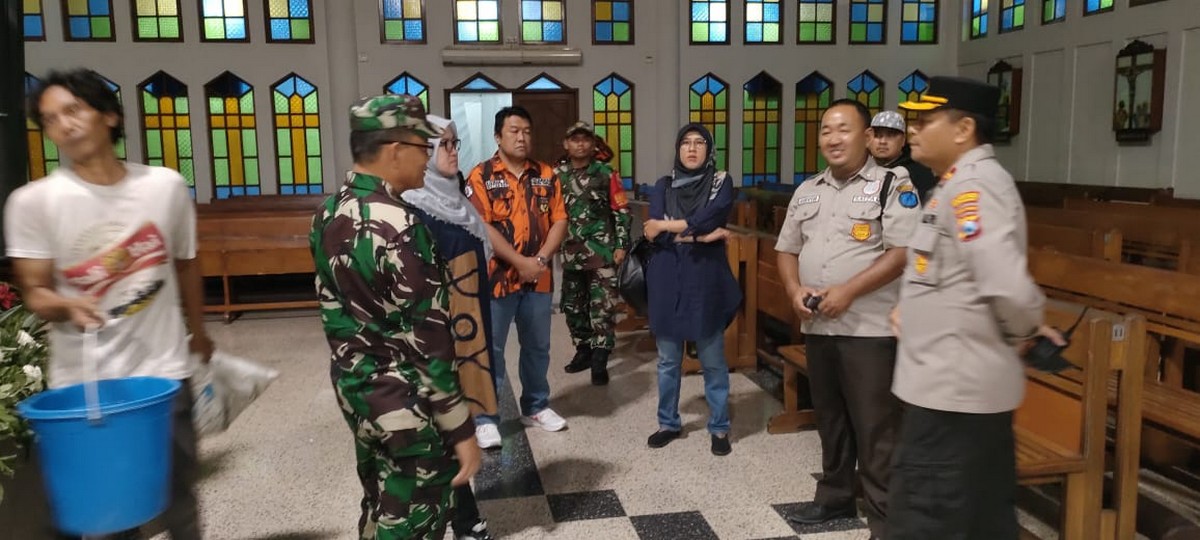 Polsek Dukuh Pakis Gelar Apel 3 Pilar dan Patroli Gereja