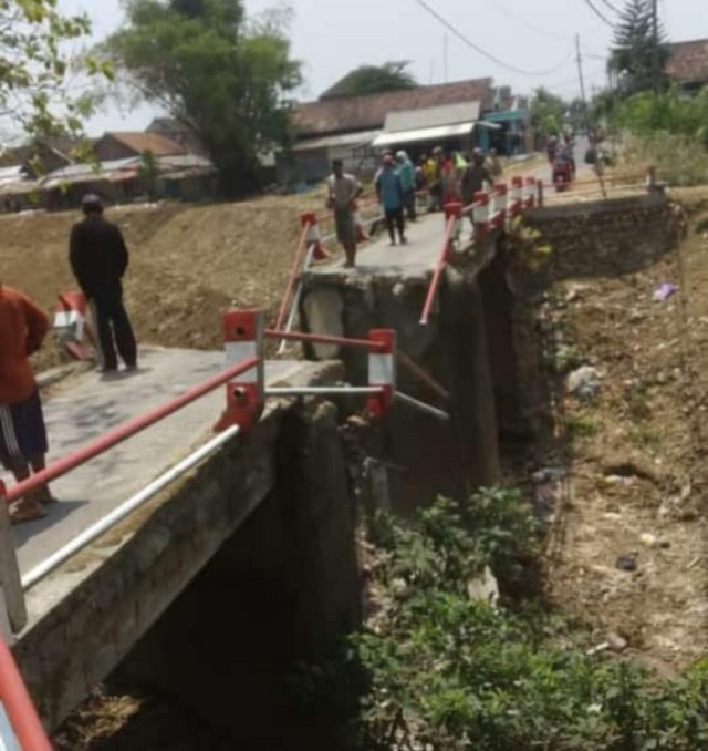 Ketua Komisi C DPRD Kabupaten lamongan Sebut Ambruknya Jembatan Jubelkidul Karena Sudah Tua