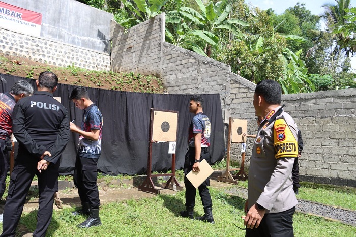 Asah Kemampuan, Polresta Banyuwangi Gelar Latihan Menembak