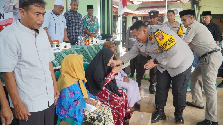 Kapolres AKBP Dani Kunjungi Masjid dan Temui Awak Media 