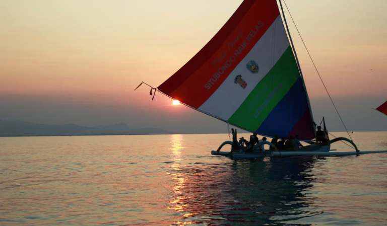 Serunya Bupati dan Forkopimda Situbondo Menikmati Sunset di Pantai Wisata Pasir Putih