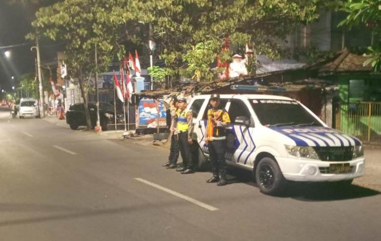 Unit Patroli Polsek Rungkut Intensifkan Pengawasan di Jalan Raya Kalirungkut, Antisipasi Kejahatan Jalanan