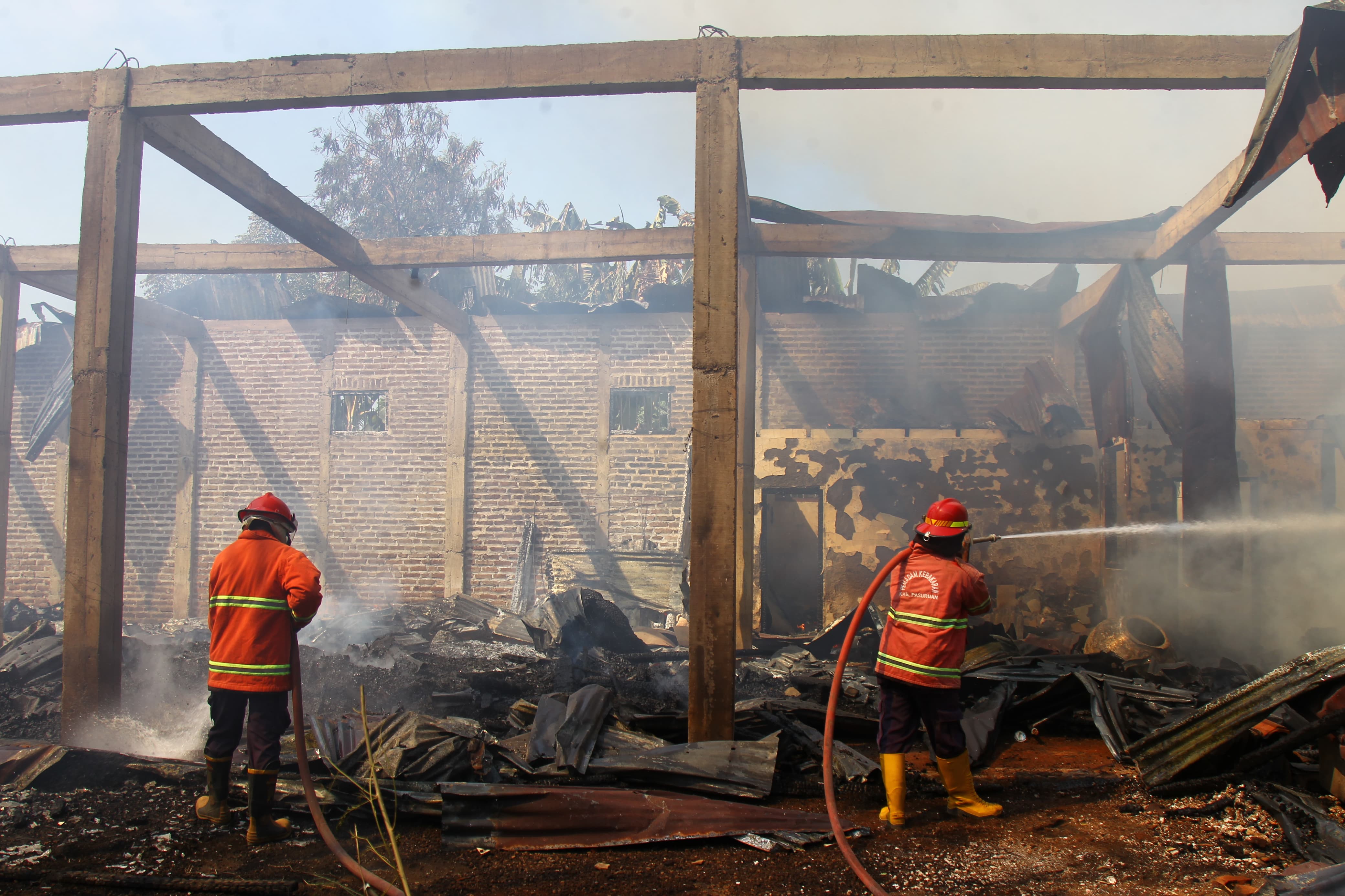 Gudang Mebel Antik di Kraton Pasuruan Ludes Terbakar