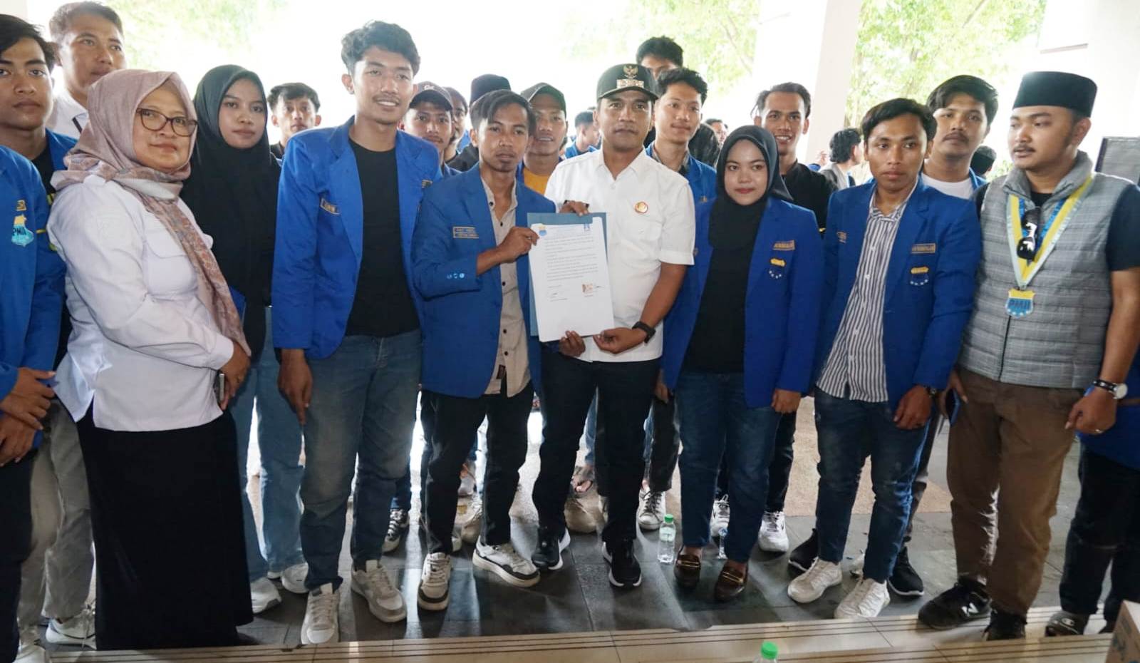 Ditemui Langsung Bupati, Aksi Demo Komunitas PMII Soroti Problem PAD, Sampah dan Disiplin THL