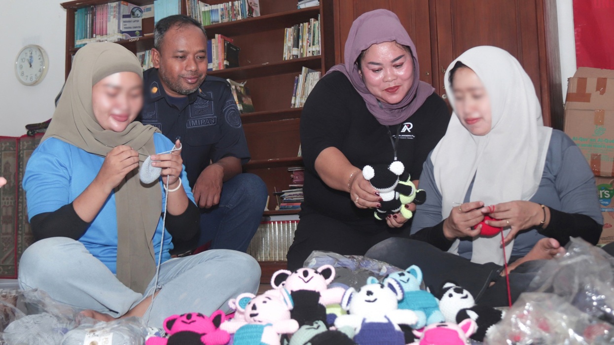 Bekali Warga Binaan Keterampilan Merajut, Lapas Kediri Gandeng Industri Solo 