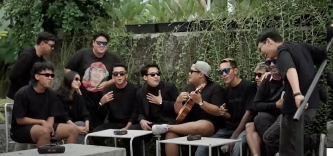 Lirik Lagu Kisinan - Masdddho Lengkap dengan Terjemah Bahasa Indonesia