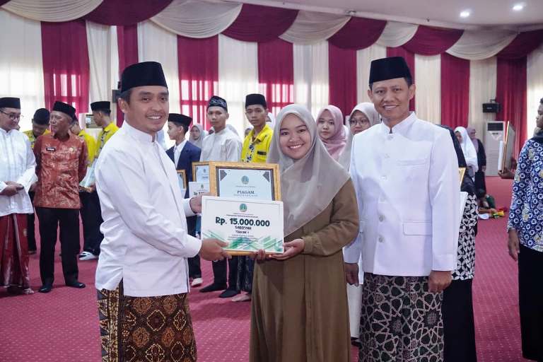 Wali Kota Pasuruan Mas Adi Apresiasi Santri Berprestasi di MTQ XXXI Jawa Timur 2025
