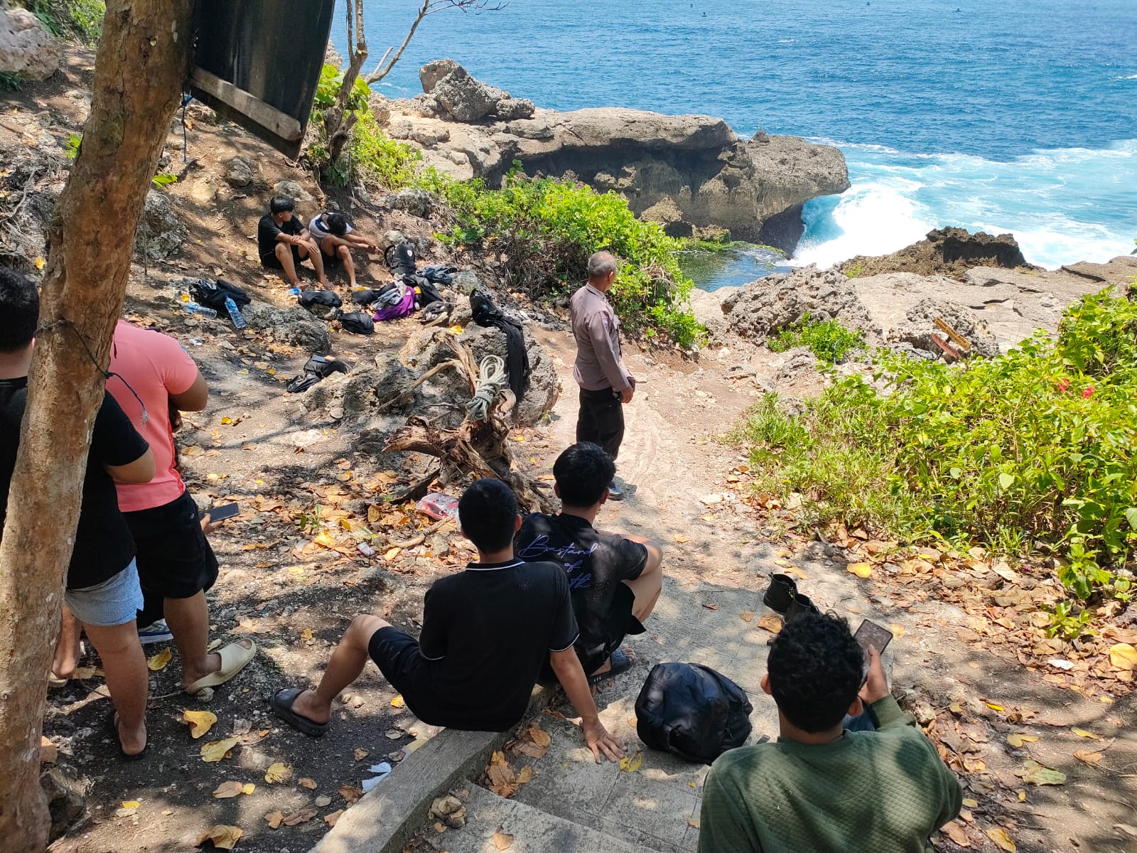 Wisatawan Asal Sumut Digulung Ombak Pantai Kedung Tumpang Tulungagung 