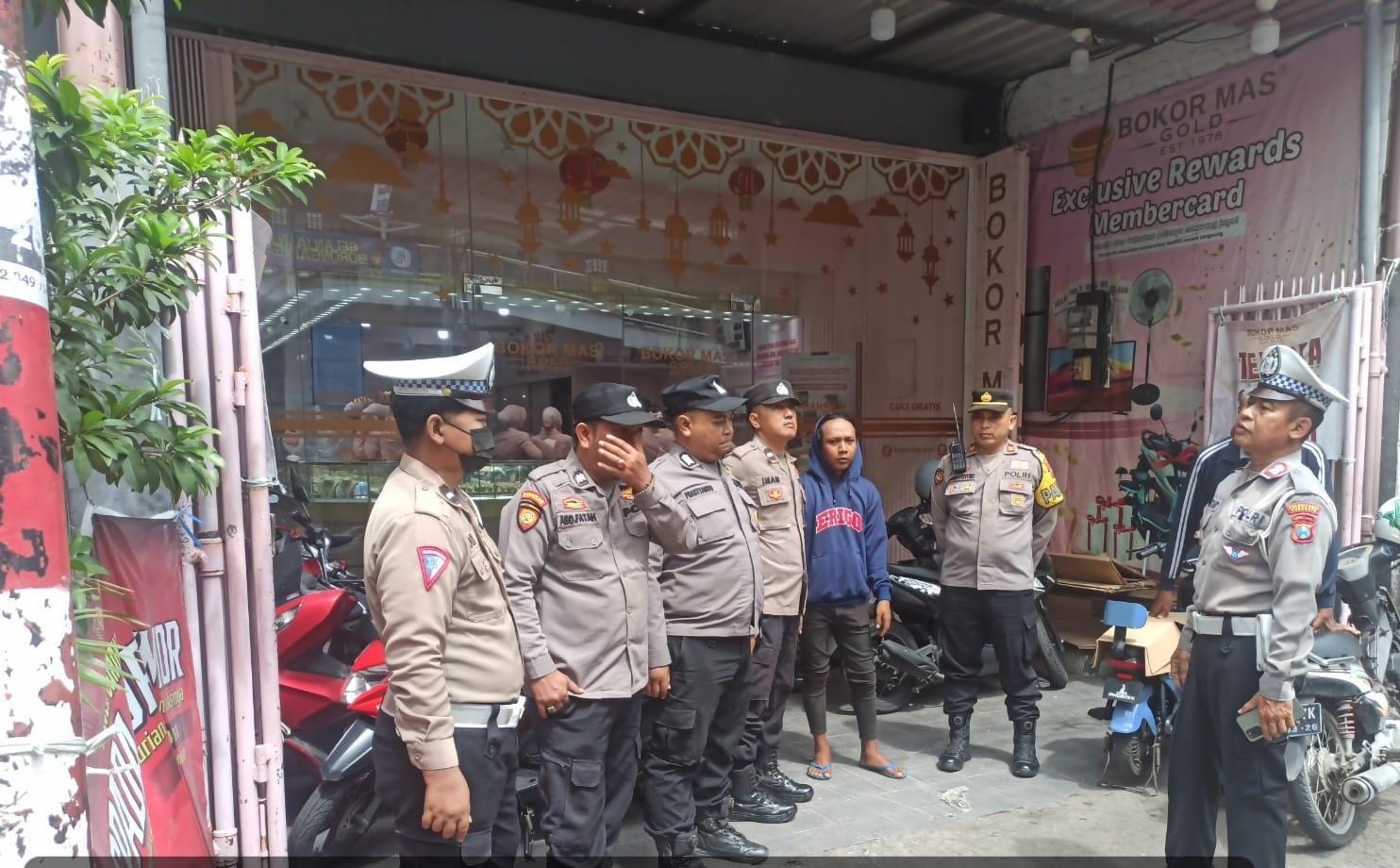 Antisipasi Kriminalitas, Polsek Simokerto Perketat Patroli di Toko Emas