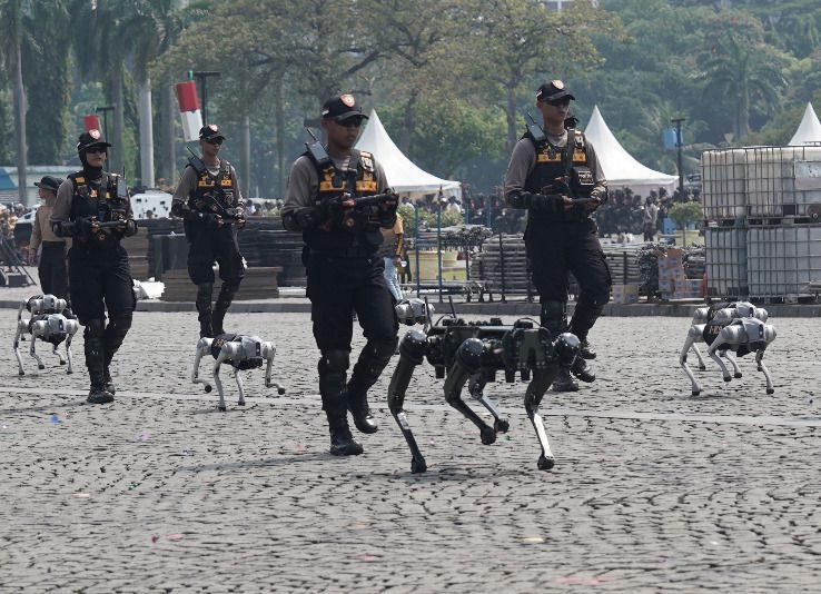 Robot Humanoid dan K9: Inovasi Teknologi Polri dalam Syukuran Hari Bhayangkara ke-79