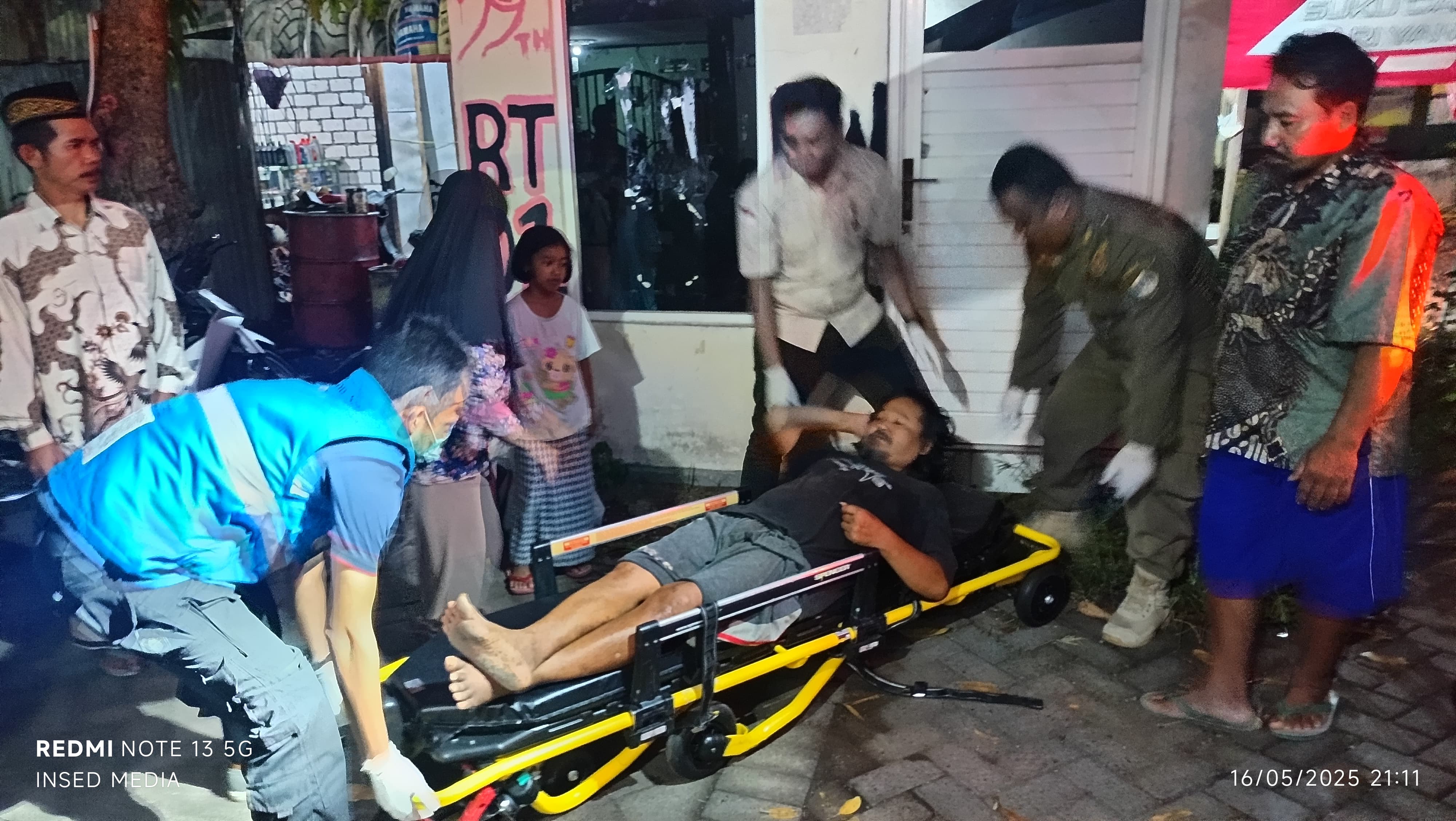 Polsek Driyorejo Bantu Evakuasi Orang Terlantar, Satu Tahun Tinggal di Pos Kamling Wedoroanom