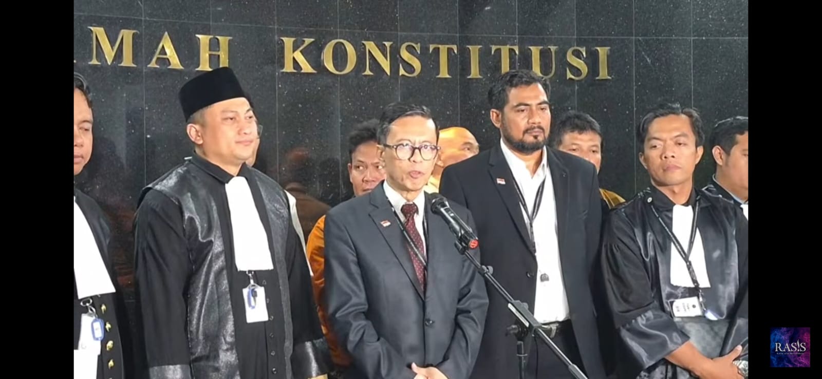 Pemilih dan Relawan Gibran Hadiri Sidang di MK Sebagai Pihak Terkait