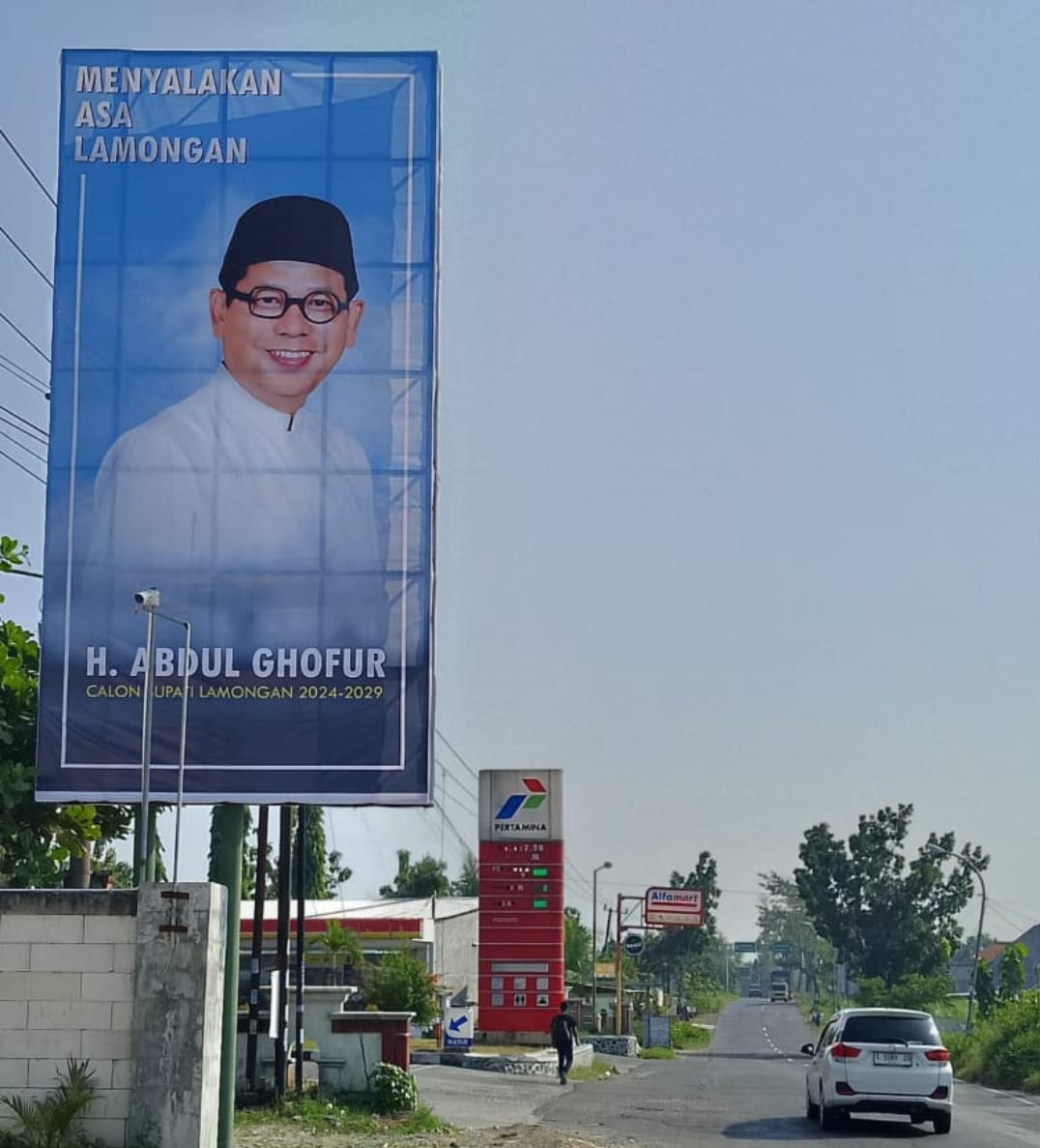 Naikkan Elektabiltas Pemimpin Masa Depan Lamongan, Baliho Ghofur Mulai Terpasang