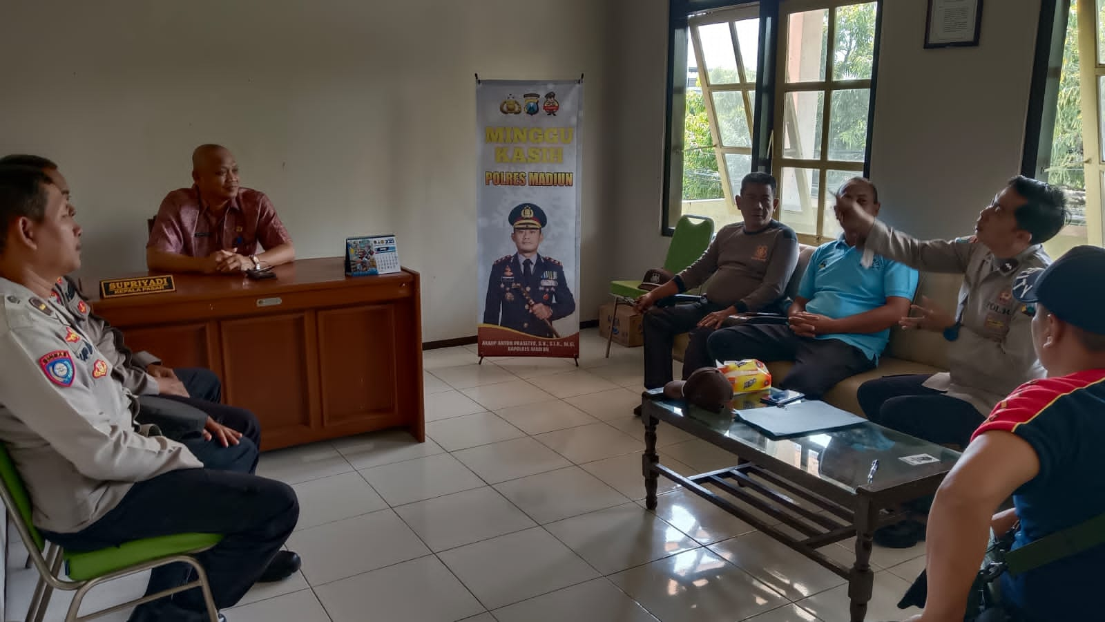 Polres Madiun Gelar Minggu Kasih Pasar Dolopo