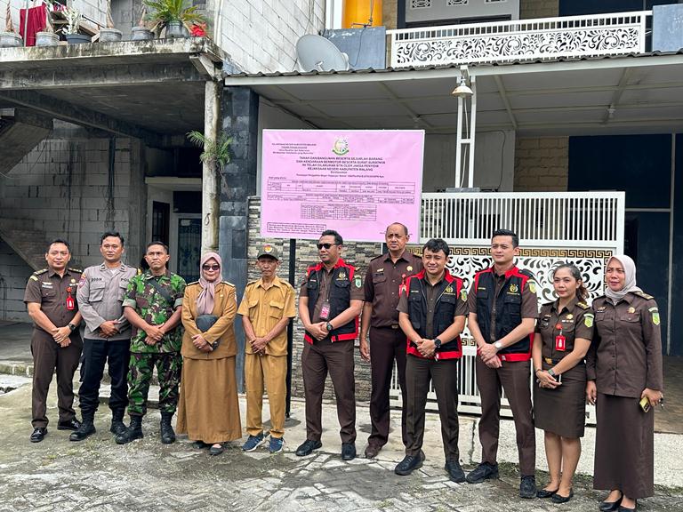 Kejari Malang Geledah Rumah Tersangka Korupsi Kredit KUR