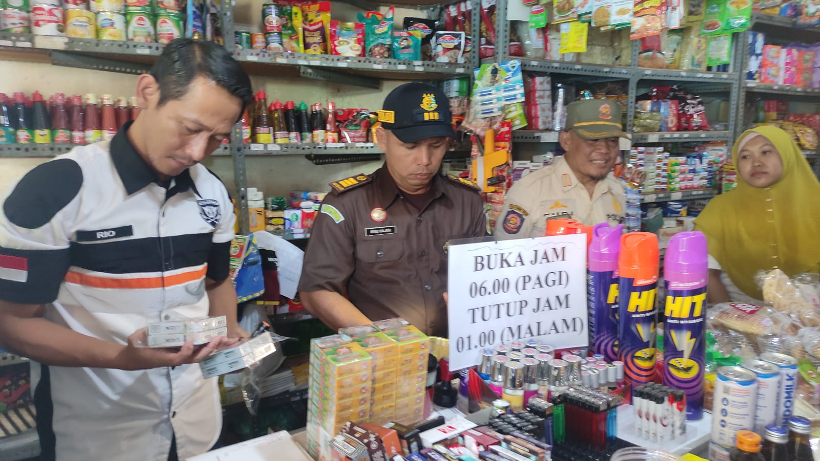 Razia Rokok Ilegal, Petugas Sisir Pasar Tanjung Anyar